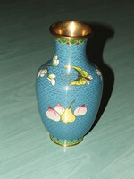 KÍNAI REKESZZOMÁNC VÁZA VIRÁG MINTÁVAL ÉGSZÍNKÉK ALAPON -  20 cm.