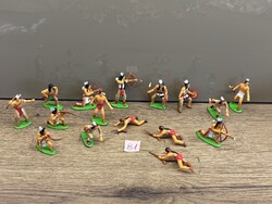 Régi műanyag indián figurák