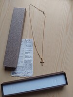 ARANYOZOTT KERESZT MEDÁL KRISTÁLYOKKAL SAJÁT LÁNCÁVAL DÍSZDOBOZBAN