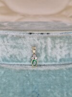 Arany medál smaragddal és brillekkel