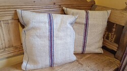 Len/kendervászonból (zsákvászonból) készült 50x50 cm csíkos díszpárnák, párnabetéttel