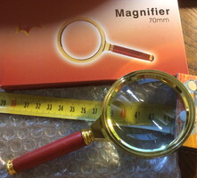 Nagyitó. Magnifer 70. 70 mm átmérőjű fémnyeles üvegnagyító 55 mm-es lencsével.