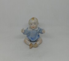 Zsolnay porcelán ölbe kéreckedő gyerek!