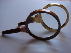 Nagyitó. Magnifer 100. 100 mm átmérőjű fémnyeles üvegnagyító 85 mm-es lencsével.