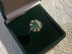 Smaragd gyémántokkal Margaréta arany gyűrű.Igazolással
