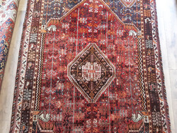 Gyönyörű iráni Shiraz perzsaszőnyeg, egy igazi ritkaság, használt, de szép állapotban