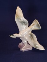 Lüsztermázas porcelán SIRÁLY nipp szájában hallal