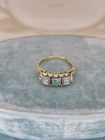 Arany gyűrű smaragddal és brillekkel