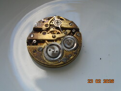 AVANCE RETARD antik svájci zsebóra szerkezet porcelán számlappal,díszes mutatókkal