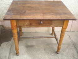 MÚZEÁLIS darab . NÉPI , PARASZTI KONYHA ASZTAL , KEMÉNY és FENYŐ FÁ-BOL