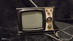 Retró, Hordozható Szovjet gyártmányú hordozható televízió  Šilelis  401D modell.