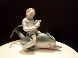 Herendi delfinen lovagló puttó