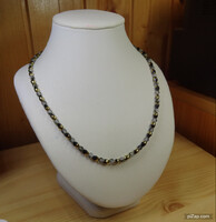 KÜLÖNLEGES CSISZOLT FEKETE ARANY SZÍNŰ KRISTÁLY ÉS SZÍNÁTMENETES KEREK GYÖNGY AMIN ARANY SZÍN IS VAN