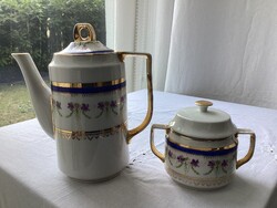 Monarchiából porcelán teáskészlet elemei