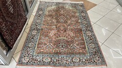 3872 Kasmíri hernyóselyem Isfahan kézi perzsa szőnyeg 123X190CM