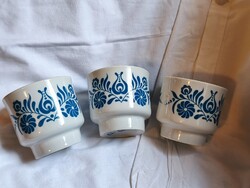 3 darab Alföldi porcelán boros pohár, kék színű, magyaros máz alatt festett népi motívummal
