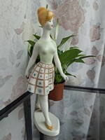 Hollóházi porcelán manöken, sétáló nő, retró figura, 25 cm