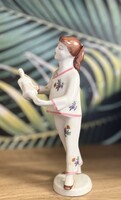 Hollóházi babázó kislány porcelán