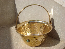 Éz kaspó Indiából,tömege: 127 gramm, felső átmérő 12 cm a talpa 7 cm átmérőjű, magassága 6 cm.