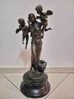 Nagy bronz figura pecséttel