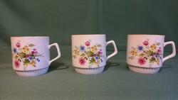 Zsolnay porcelán szoknyás teás bögrék tavaszi virágmintával