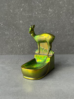 Zsolnay eozin mázas kerámia, őz tállal, Sinkó. Kiváló égetés, remek színek. Hibátlan.