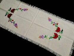 E_Kalocsai mintával hímzett terítő, futó 83 x 30 cm
