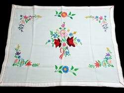Kalocsai mintával hímzett terítő 71 x 54 cm