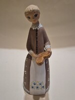 Bokros Júlia kerámia lány szívecskével