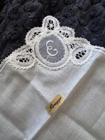 Brugge vintage csipkés díszzsebkendő “E” monogrammal