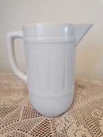 Fehér mosdó kancsó, jelzett. 27 cm.