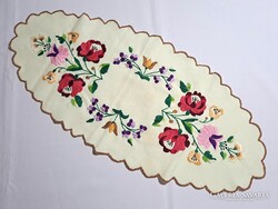 Kalocsai mintával hímzett sárga terítő 64 x 29 cm