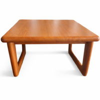 Niels Bach tömörfa teak dohányzóasztal — dán mid-century modern design