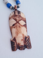 Afrikai törzsi maszk medál csontból