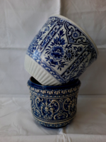 Gyönyörű Delfti porcelán és Marzi & Remy (MR) jelzett  majolika kaspó
