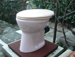 Egyedi gyártású rózsaszín wc csésze Alföldi porcelán