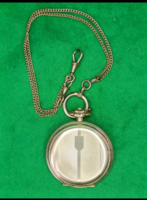 Antik  ,anker járatú, dupla fedeles ,aranyozott svájci zsebóra, aranyozott lánccal  1930 évek