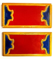 2db Zsolnay csempe , párdarabjai az iparművészeti múzeum bejárati csarnokát díszítik