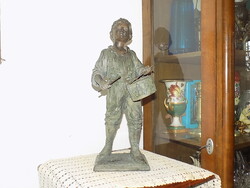 „Antik francia kisdobos fiú szobor, szignált C. Samson, 19. század, 46 cm”