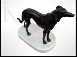 Agár kutya bronz szobor gránit talapzaton