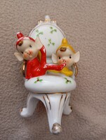 Manók karosszékben Japán porcelán