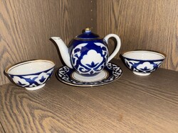 Porcelán teáskanna kettő pohárral