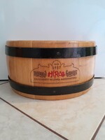 Hírös Kecskeméti Pálinka Manufaktúra "1937" félhordó dekoráció.