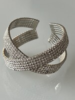 Modern karkötő strasszokkal kirakva, ródiumozott vázon
