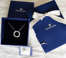 Swarovksi nyaklánc elegáns medállal, eredeti dobozában és díszcsomagolásban