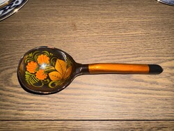 Kézzel festett, lakkozott fa díszkanál, népies virágmintával