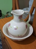 Mosdó tàl kancsóval