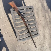 Csappantyús dupla puska faragott tussal, damaszk csővel