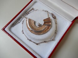 Moser & Pfeil ezüst nyaklánc ezüst medál résszel, csillogó kővel