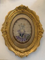 Antik díszes tűgobelin portré – gazdagon faragott blondel keretben